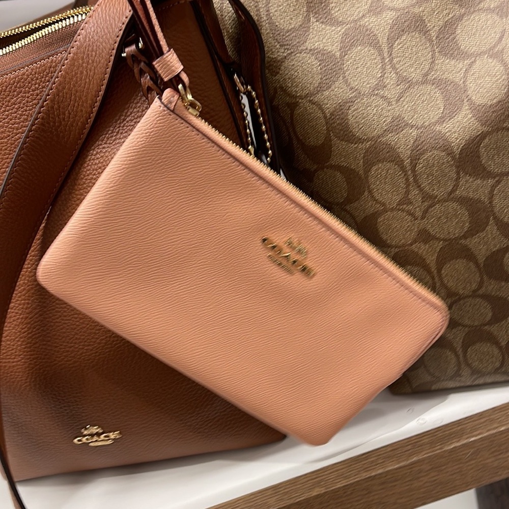 Coach Large Corner Zip Wristlet
IM/Faded Blush - Picture 7 of 16